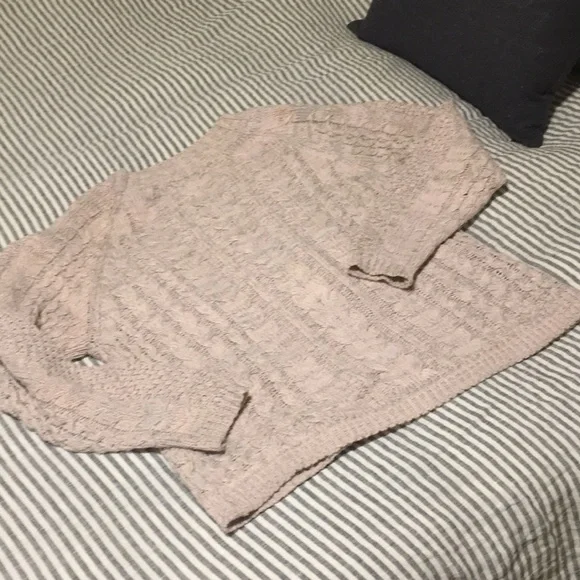 John + Jenn | Pink Oversized Cableknit Sweater - Picture 4 of 4